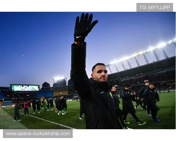 托万点球命中:朗斯中场核心展现关键时刻冷静心态 托万点球命中:朗斯中场核心展现关键时刻冷静心态