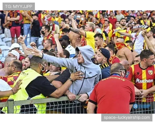 针对球迷骚乱，法甲联盟将开会研讨更严格的客场球迷管理章程